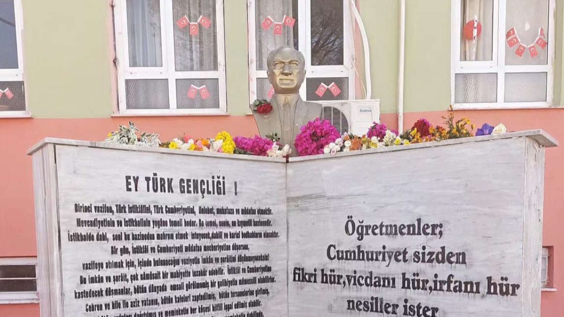 Ulu Önder Atatürk' ü saygı ve özlemle anıyoruz..